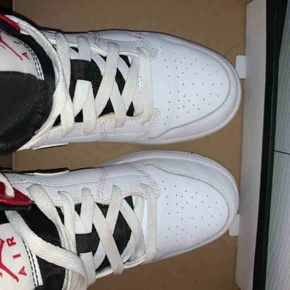 Jordan 1 black/white/red mids; size 5.5y - Picture 5 of 7